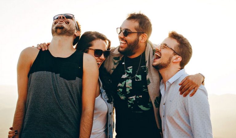 8 Emotional Tricks to Make People Immediately Like You 8 Emotional Tricks to Make People Immediately Like You
